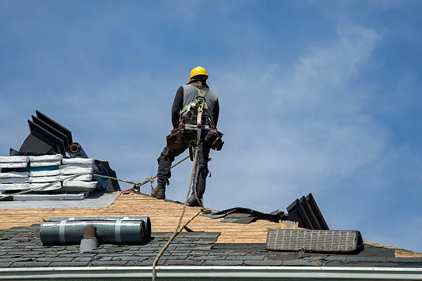 Professional Roofing technician working in Redwood, OR